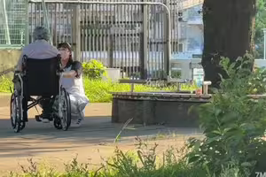 fc2-ppv 4832874 【巨乳護理師】冷靜認真的H罩杯護理師，濃濃油浸中出| FC2電子市場