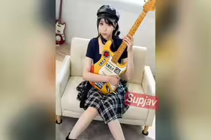 FC2PPV 4838973 [受虐狂] 一位身材高挑、性欲旺盛的吉他手，在東京女子朋克圈掀起了一陣狂潮，他瘋狂地猛操她，根本停不下來。 [有]