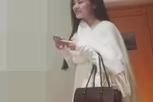 杏吧.花3000约了个长相清纯的女生-小兵