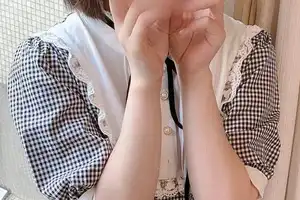 fc2-ppv 3339578 一名來自沖繩的 18 歲少女將她的第一次陰道射精獻給了一名蒙面男子。即使在一年後，身體和色情仍然存在！加電吧！ ！ FC2-PPV-3339578