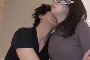 fc2-ppv 4809792 【限時5天50%中出】妻子3年後重逢，滿足成熟慾望。她的性慾依然強烈，這與她纖細的身材截然相反！！| FC2電子市場