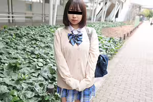 制服娘を電車でイタズラ 天野奈々