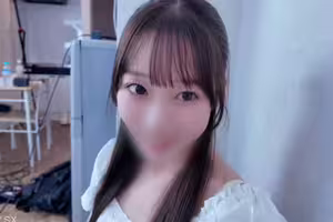 fc2-ppv 4964469 [無/大量中出] 19歲的Yui-chan，名人堂SSS級白皙皮膚女孩。她被一個剛出來的大雞巴的50多歲老男人覬覦，他的大量濃稠精液被注入她緊緻的粉紅色陰戶，讓她受精 | FC2電子市場