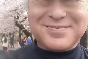 身體狀況好轉⋯最擅長演變態歐吉桑的他回歸拍片了！