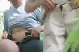 燕姐进村上山挑逗放羊的双胞胎老哥
