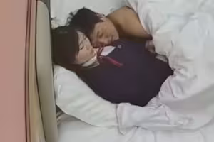 大学城民宿偷拍学生情侣JK学妹被男友无套暴力操最后射肚子上