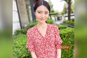 FC2PPV 4977392 【10/6迄1290pt】【19歳】もはや理論値の色白スレンダー腹筋美ボディムスメ。突き上げピストンで美乳揺らしまくり微笑みの表情は深イキの快楽に歪む、最後は容赦なく子宮に精液流し込み。LIVE