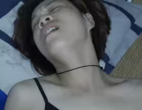 快递公司老板娘被健壮员工约到家里一顿爆操