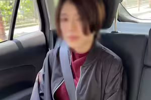 fc2-ppv 4702996 [很棒的情節]與粉絲三人！一個苗條的美女在卡明之前多次遭到Azuke的襲擊，並達到最大的敏感性，在同時遭受了兩個洞的折磨後多次達到高潮