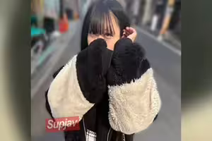 FC2PPV 4862066 [秘密視頻] 酒吧黑發美女展示。烏約♥把常客的工資都砸進去之後，派對終於結束了！酒店裏的原始性愛→播種式晨間高潮♥