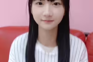 FC2PPV 4922101 【ガチ神回】低身長剛毛18才ちゃん 初体験バックで悲鳴を上げ、ラストの勢い中出しも必至で抗うも虚しく膣内射精。経験の少なさ全開でお送りする背徳感120%内容でお届け。LIVE