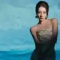 迪麗熱巴巴黎花絮曝光，千金大小姐風範引熱議