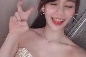 (正妹牆)台啤啦啦隊陳婷婷 裸色運動服太有遐想畫面了 (正妹牆)台啤啦啦隊陳婷婷 裸色運動服太有遐想畫面了