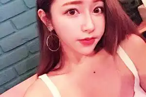 (正妹牆)大學生了沒夢夢衣服下藏雪白隱乳飽滿32C大解放 (正妹牆)大學生了沒夢夢衣服下藏雪白隱乳飽滿32C大解放