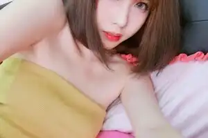 辣妹老闆娘 黃瓊儀 不吝嗇露奶阿~ 細肩帶太猛拉~ 辣妹老闆娘 黃瓊儀 不吝嗇露奶阿~ 細肩帶太猛拉~