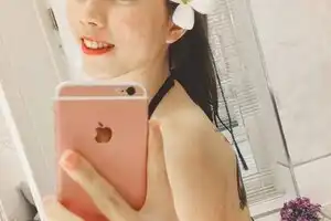 冷豔女王君超低胸吊嘎大露性感事業線 冷豔女王君超低胸吊嘎大露性感事業線
