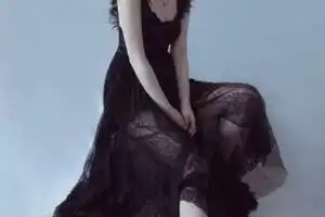 黄璐 电影《大厨小兵》 导演:侯亮 饰演;笑笑 话剧《晃晃悠悠》 导演:果然 饰演:阿 莱 (人艺实验剧场连演二十八... 黄璐 电影《大厨小兵》 导演:侯亮 饰演;笑笑 话剧《晃晃悠悠》 导演:果然 饰演:阿 莱 (人艺实验剧场连演二十八...