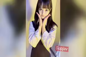 FC2PPV 4830033 限時供應 “令和時代天使” 142cm/36kg，18歲。才華橫溢，已收到三家經紀公司的邀約。出道前完整無刪減的內射視頻。時長超過95分鐘，附贈8GB原創特典。 [有]