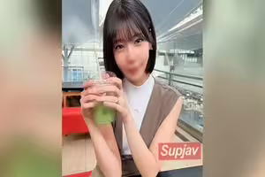 FC2PPV 4846605 我打電話給一位身材苗條、胸部平坦的已婚女性（29歲），她婚前是我的性伴侶，我們時隔三年重逢。⇒ 她的性欲爆發，導致她反復噴水和高潮。“南” [有]