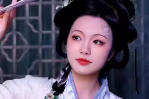 国风妹子素颜和化了妆还是有区别-深圳第一深情