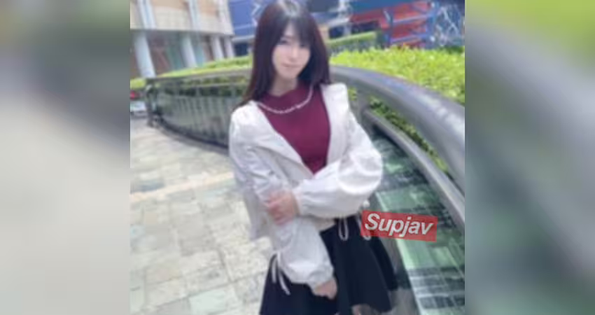 FC2PPV 4968504 ※8/31迄【超潮吹き】学校出演がﾊﾞﾚて揉めてる教師。えぐいｵﾎ声1ℓﾊﾒ潮でイキ狂う彼女に中出し。。最高でしたLIVE