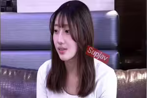 FC2PPV 4840896 [業余初體驗] 毛（20歲）一個可愛的大二理科生。她口誤說她什麽都願意做。所以我毫不留情地讓她舔我的肛門，讓她反復高潮，並用ATM機插入她的肛門。