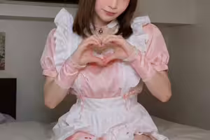 fc2-ppv 4939392 【無】《3天限定》粉紅色女僕裝扮的幼兒園老師見習生♥害羞與笑容交織的初次服務♡ | FC2電子市場