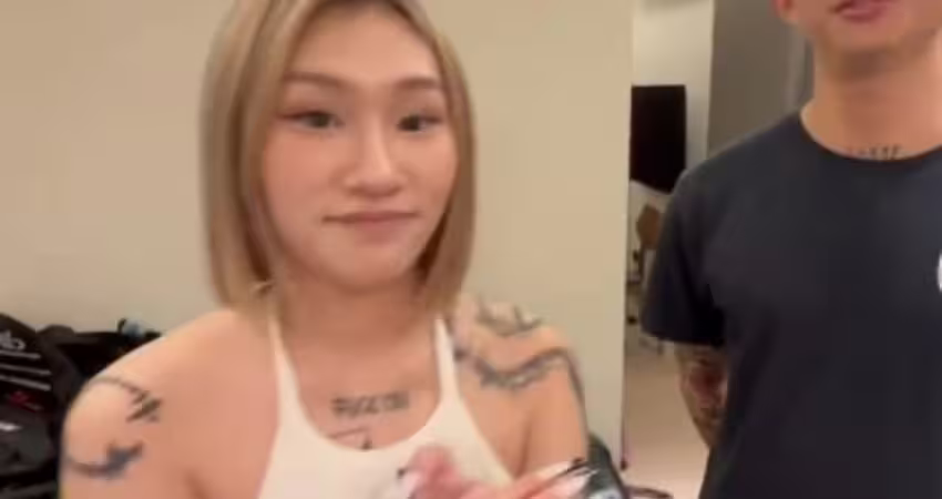 十三叔带着金毛精神小妹去崩洋人-十三叔
