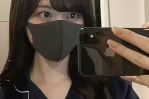 FC2-PPV-4823797 【無修正！５００PT！】まいちゃん自宅訪問編！ガチな部屋着に大興奮！玄関でフェラ抜き顔射！