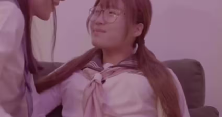 和我的女室友玩女同性恋游戏多次高潮